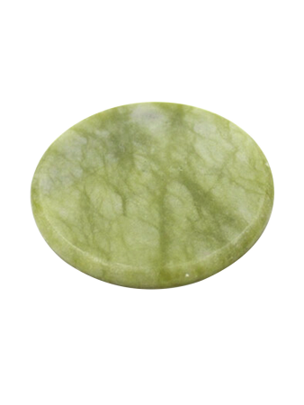 Нефритовый камень зеленый 2,5см